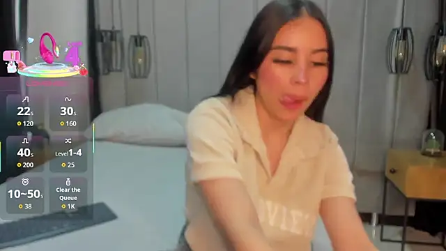 Snapshot of CandySays chatting on October 10, 11:48 am CandySays online show from October 10, 11:48 am