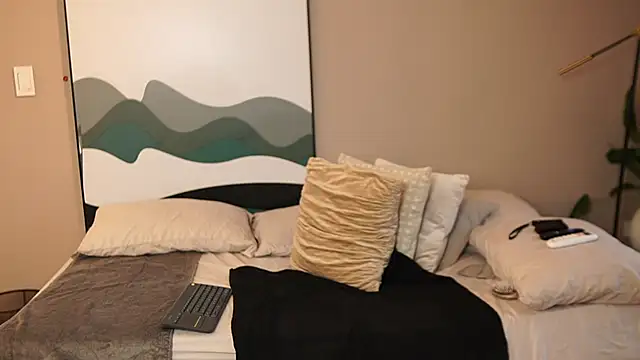 Snapshot of Ariaa_Isabell chatting on October 15, 6:32 pm Ariaa Isabell online show from October 15, 6:32 pm