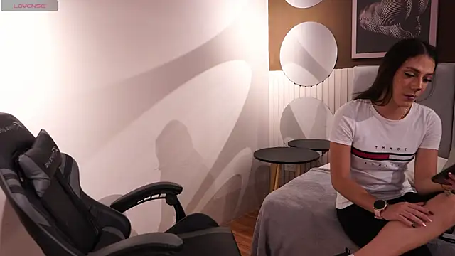 Snapshot of Ariaa_Isabell chatting on October 31, 6:45 pm Ariaa Isabell online show from October 31, 6:45 pm