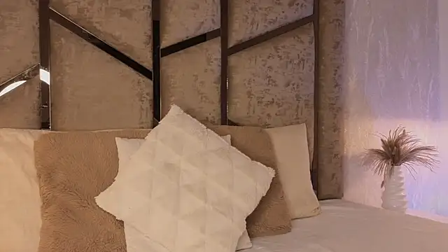 scarlethlux online show from October 16, 5:54 am