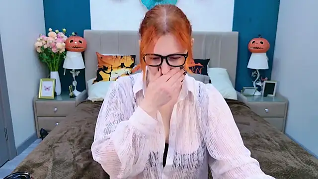 Snapshot of Evie_Bennet chatting on October 28, 10:43 am Evie Bennet online show from October 28, 10:43 am