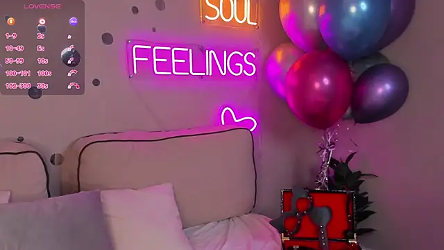 Eva Hollowey online show from September 22, 10:35 am