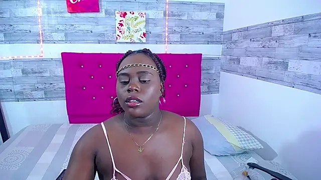 Snapshot of biigass_ebony chatting on October 3, 3:00 am biigass ebony online show from October 3, 3:00 am