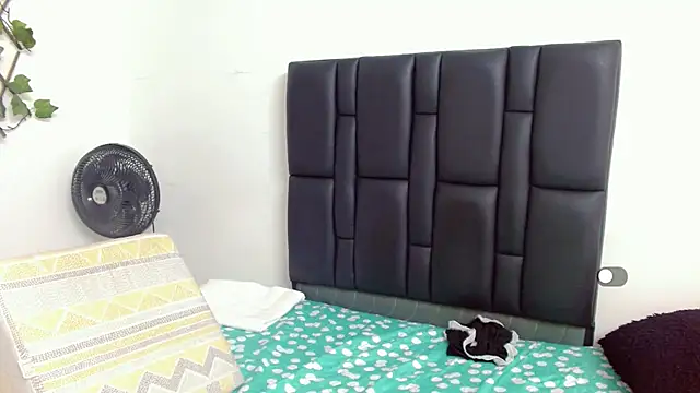 Snapshot of sara_arias00 chatting on October 17, 4:54 pm sara arias00 online show from October 17, 4:54 pm