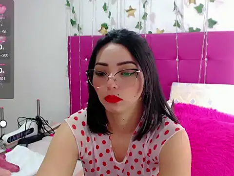 Snapshot of sara_arias00 chatting on October 13, 1:47 pm sara arias00 online show from October 13, 1:47 pm