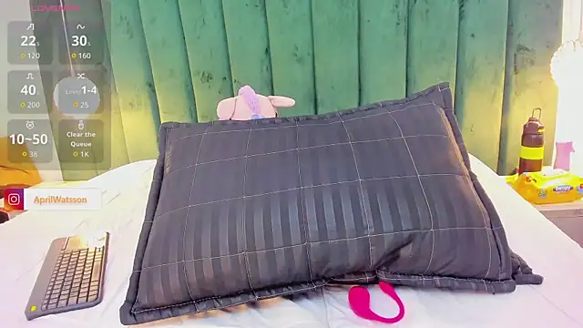 Snapshot of Aprilwatson chatting on October 24, 6:59 pm Aprilwatson online show from October 24, 6:59 pm