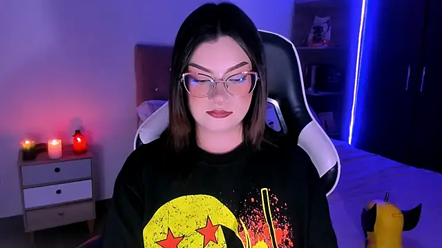 OphelianaRose33 online show from December 2, 12:23 am