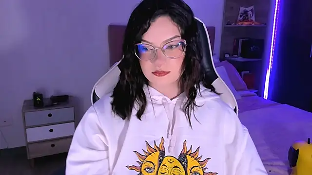 OphelianaRose33 online show from September 29, 11:21 pm