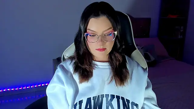 OphelianaRose33 online show from April 27, 8:17 pm