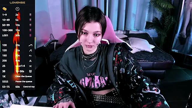 MiraVelle online show from October 19, 9:28 pm