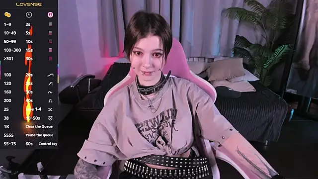 MiraVelle online show from October 9, 9:19 pm