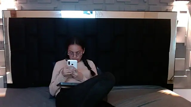 Snapshot of katalina07_1 chatting on October 4, 4:22 pm katalina07 1 online show from October 4, 4:22 pm