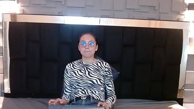 Snapshot of katalina07_1 chatting on October 5, 4:23 pm katalina07 1 online show from October 5, 4:23 pm