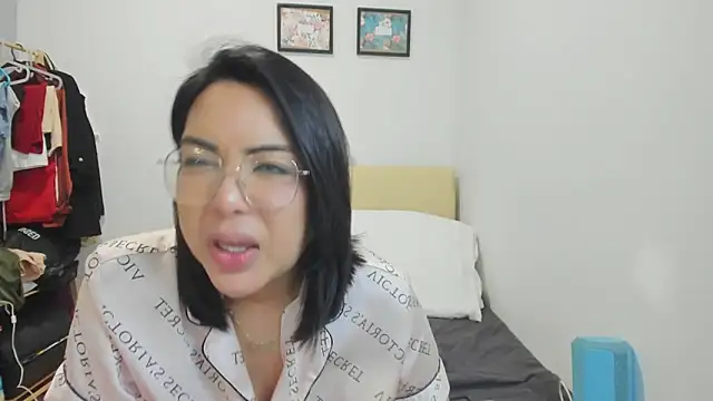 Rainy Ren online show from October 23, 3:40 pm