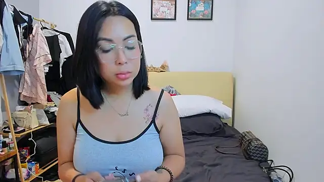 Rainy Ren online show from October 18, 5:48 pm