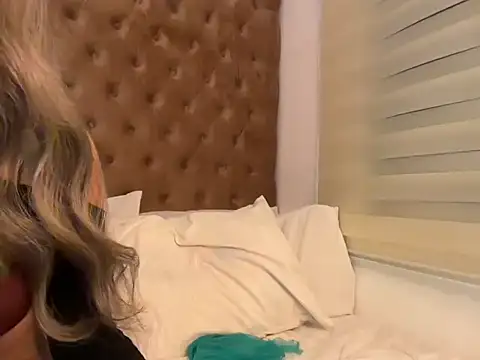 LUUVRRI 21 online show from October 19, 6:10 pm