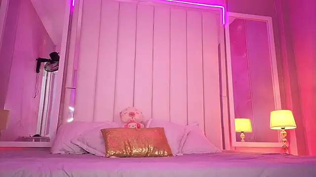 luna hot ass online show from June 22, 9:45 pm