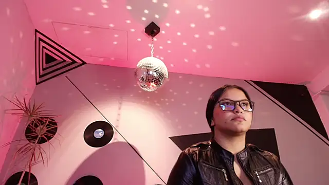 Snapshot of Lilith_and_Khloe chatting on October 22, 11:26 am Lilith and Khloe online show from October 22, 11:26 am