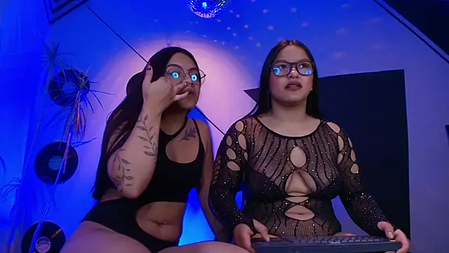 Snapshot of Lilith_and_Khloe chatting on October 8, 11:36 am Lilith and Khloe online show from October 8, 11:36 am