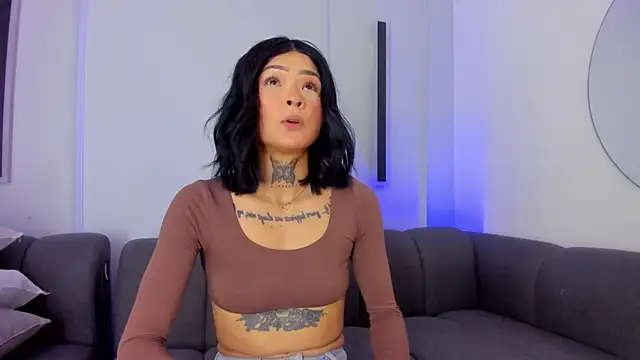 Snapshot of axaras chatting on October 8, 11:58 am axaras online show from October 8, 11:58 am