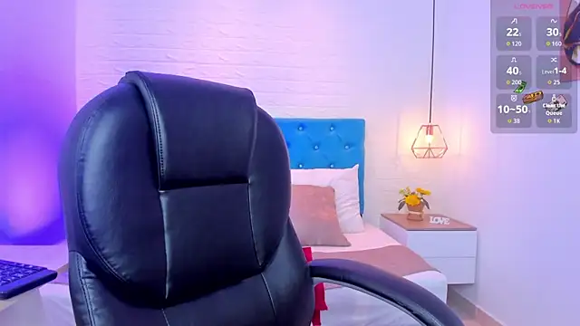 Snapshot of julieta_miller01 chatting on October 2, 11:48 am julieta miller01 online show from October 2, 11:48 am