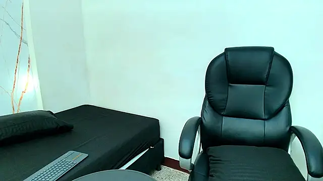 Snapshot of Karla_hilton1 chatting on October 17, 3:04 pm Karla hilton1 online show from October 17, 3:04 pm