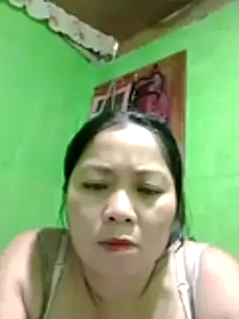 hottestmommm12345 online show from October 30, 3:09 am