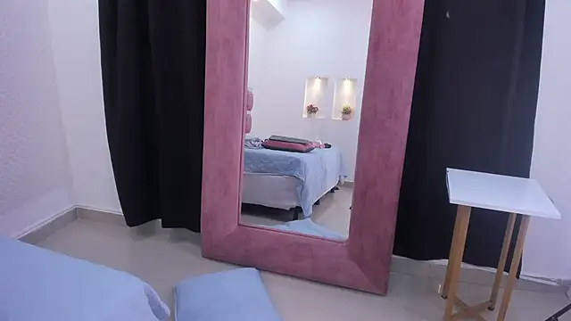 Snapshot of SophieBigass chatting on October 17, 9:29 pm SophieBigass online show from October 17, 9:29 pm