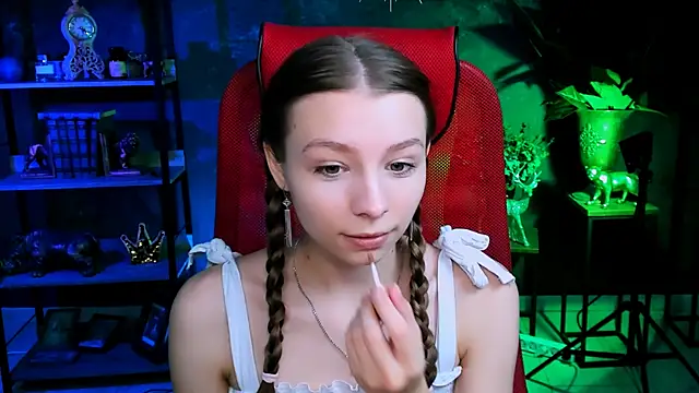 JulieDaniel online show from October 20, 8:17 am