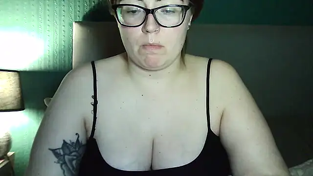 Curvy-BellaX online show from September 15, 8:05 pm
