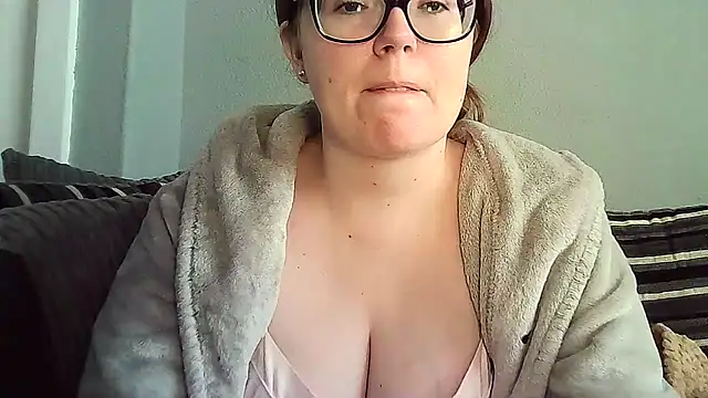 Curvy-BellaX online show from September 8, 6:07 pm