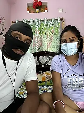 Snapshot of Lovlycouple1 chatting on October 10, 6:29 am Lovlycouple1 online show from October 10, 6:29 am