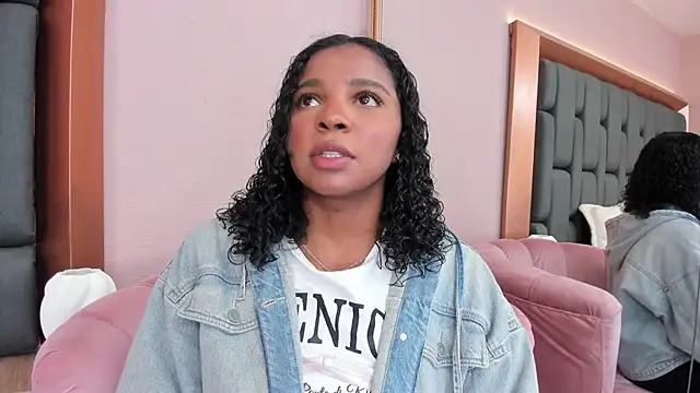 LisaMendez online show from November 11, 3:57 am