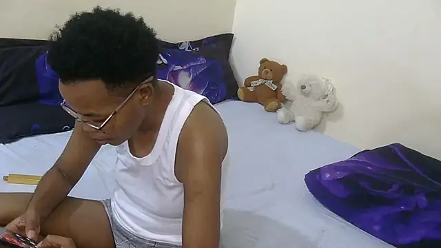 Snapshot of Sexy_Dymme chatting on October 13, 6:21 pm Sexy Dymme online show from October 13, 6:21 pm