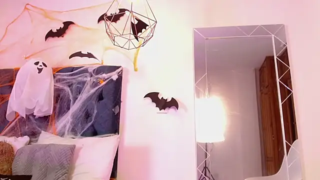 Lilith Nocturne online show from October 17, 7:17 pm