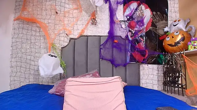 Snapshot of chloe_leroy_ chatting on October 20, 11:57 am chloe leroy online show from October 20, 11:57 am