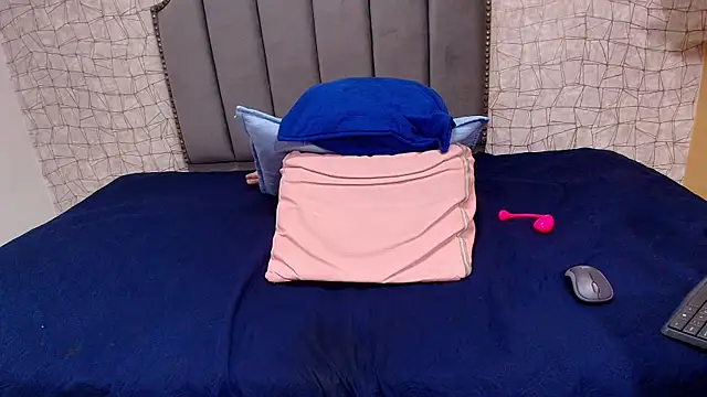 Snapshot of chloe_leroy_ chatting on September 12, 2:02 pm chloe leroy online show from September 12, 2:02 pm