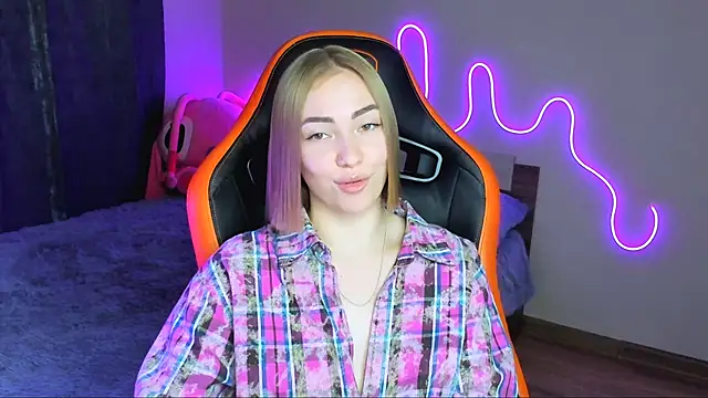 Snapshot of LaraKrein_lk chatting on October 16, 4:20 pm LaraKrein lk online show from October 16, 4:20 pm