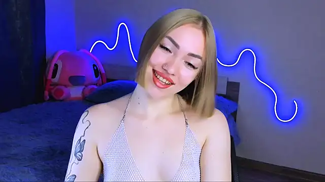 Snapshot of LaraKrein_lk chatting on September 19, 2:27 pm LaraKrein lk online show from September 19, 2:27 pm