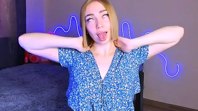 Snapshot of LaraKrein_lk chatting on September 15, 11:18 am LaraKrein lk online show from September 15, 11:18 am