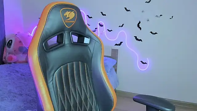 Snapshot of LaraKrein_lk chatting on November 1, 1:26 pm LaraKrein lk online show from November 1, 1:26 pm