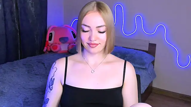 Snapshot of LaraKrein_lk chatting on September 9, 2:50 pm LaraKrein lk online show from September 9, 2:50 pm