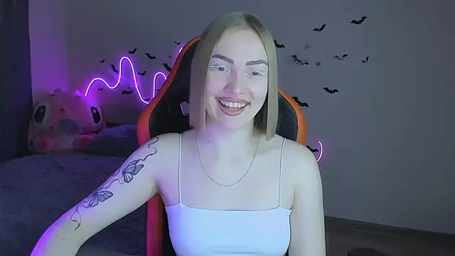 Snapshot of LaraKrein_lk chatting on October 28, 6:57 pm LaraKrein lk online show from October 28, 6:57 pm