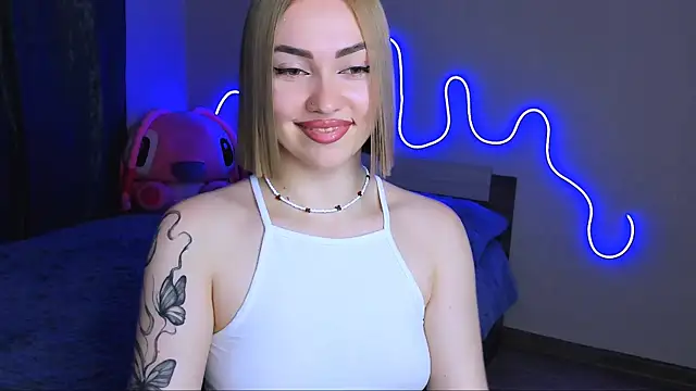 Snapshot of LaraKrein_lk chatting on September 23, 2:15 pm LaraKrein lk online show from September 23, 2:15 pm