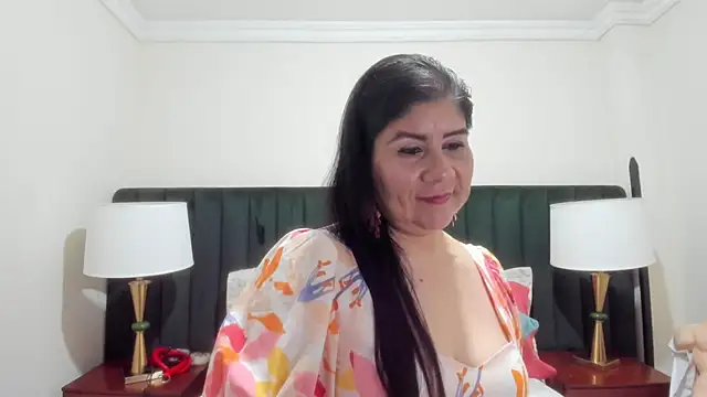 Snapshot of kiraGeiner chatting on October 16, 9:56 am kiraGeiner online show from October 16, 9:56 am