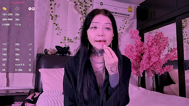 Snapshot of Lein_Bone chatting on October 22, 12:59 am Lein Bone online show from October 22, 12:59 am