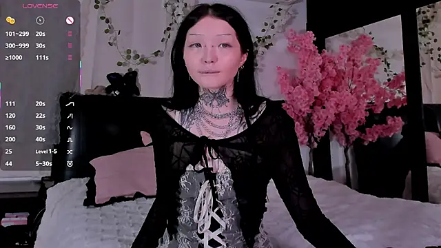 Snapshot of Lein_Bone chatting on October 14, 12:24 am Lein Bone online show from October 14, 12:24 am