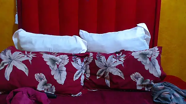 Snapshot of Candycrush2555 chatting on October 25, 8:44 am Candycrush2555 online show from October 25, 8:44 am