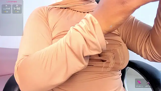 Snapshot of yasmin_elite chatting on October 24, 10:11 am yasmin elite online show from October 24, 10:11 am