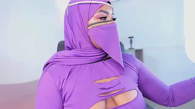 Snapshot of yasmin_elite chatting on October 28, 10:43 am yasmin elite online show from October 28, 10:43 am